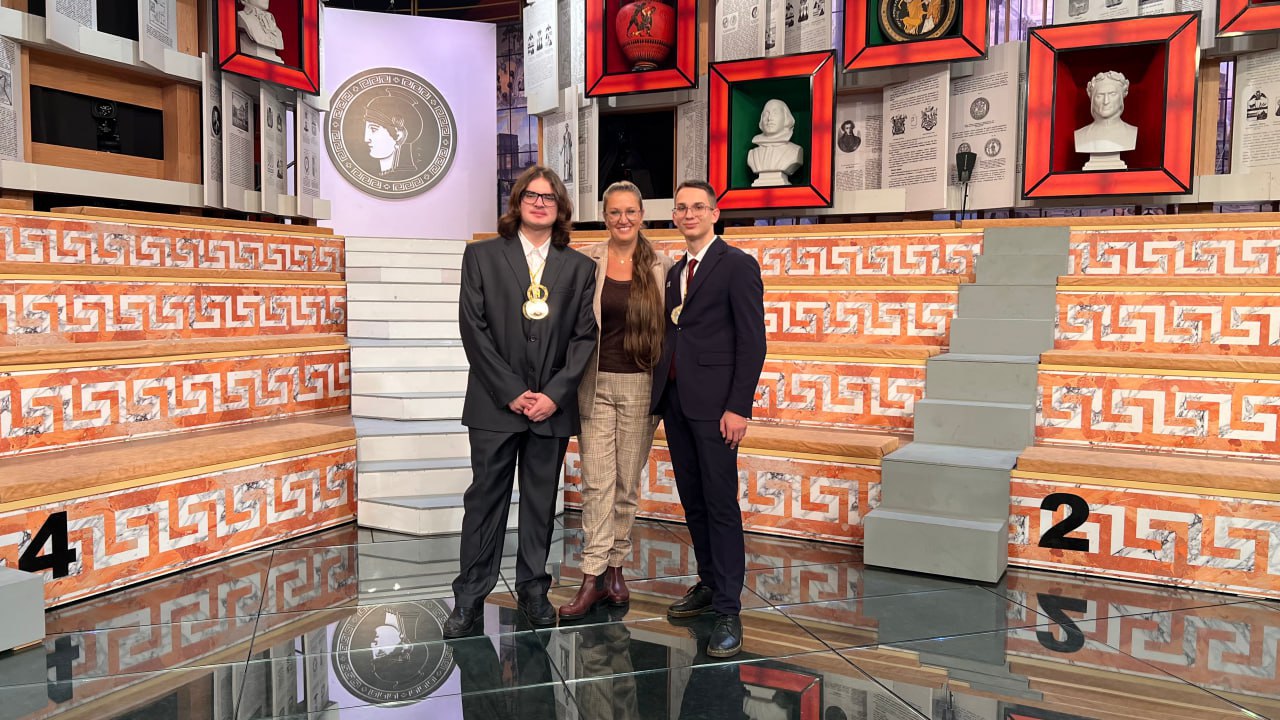 Двое саратовских школьников стали полуфиналистами телеолимпиады «Умницы и умники»